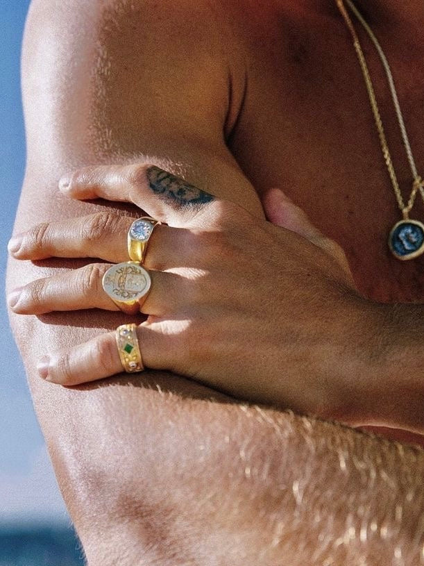 THE CHEVALIER SIGNET RING