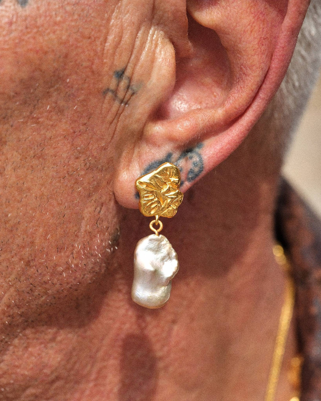 THE PEARL DROPS EARRINGS