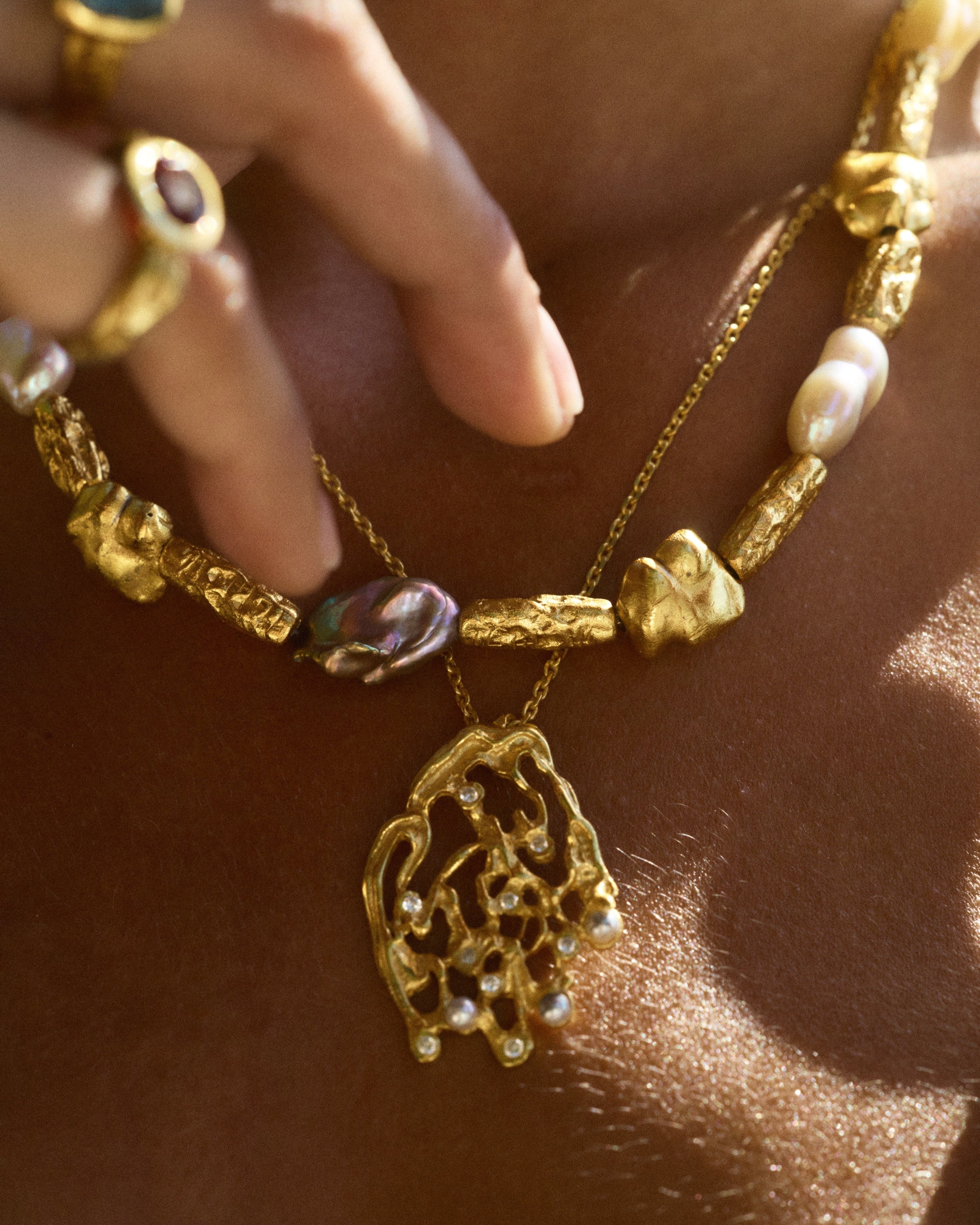 THE CHORAL TREASURE NECKLACE
