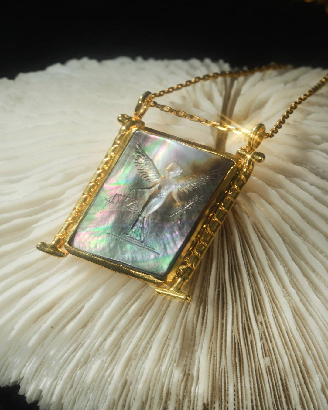 THE AURA NECKLACE