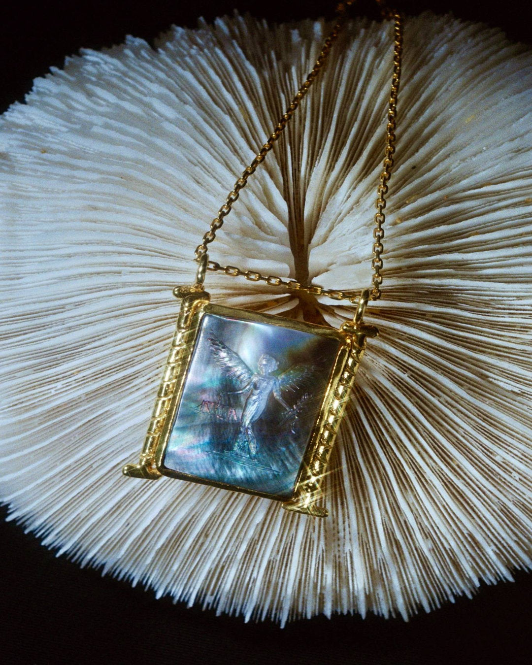 THE AURA NECKLACE