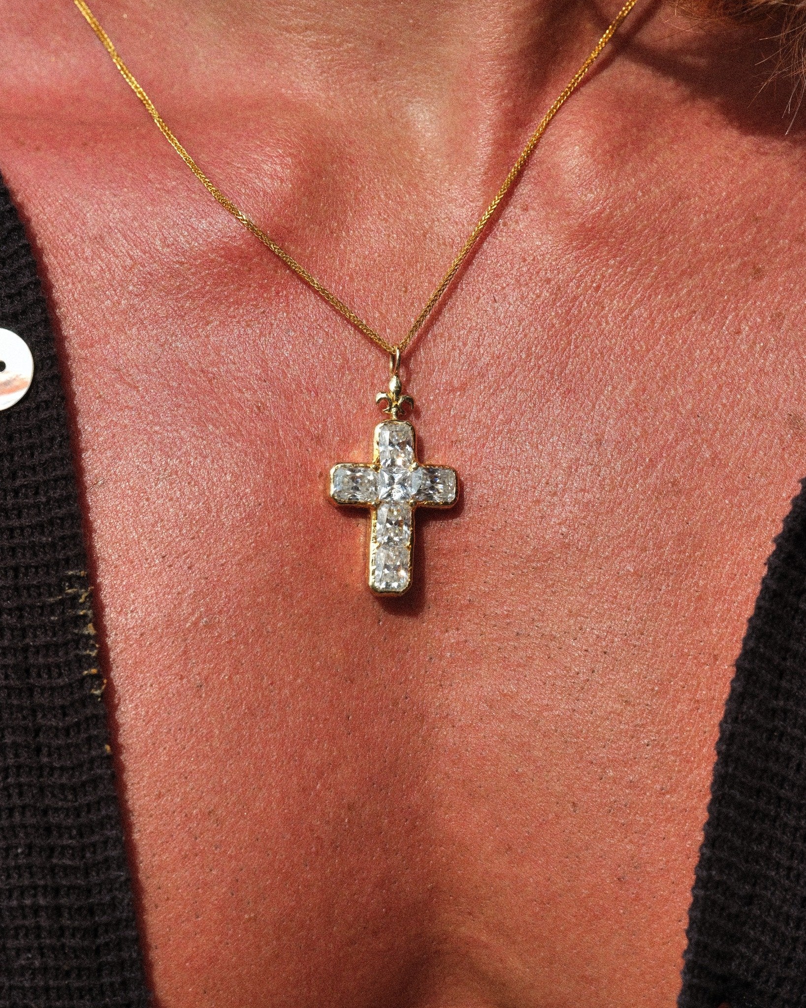 THE DIAMANTE CROSS