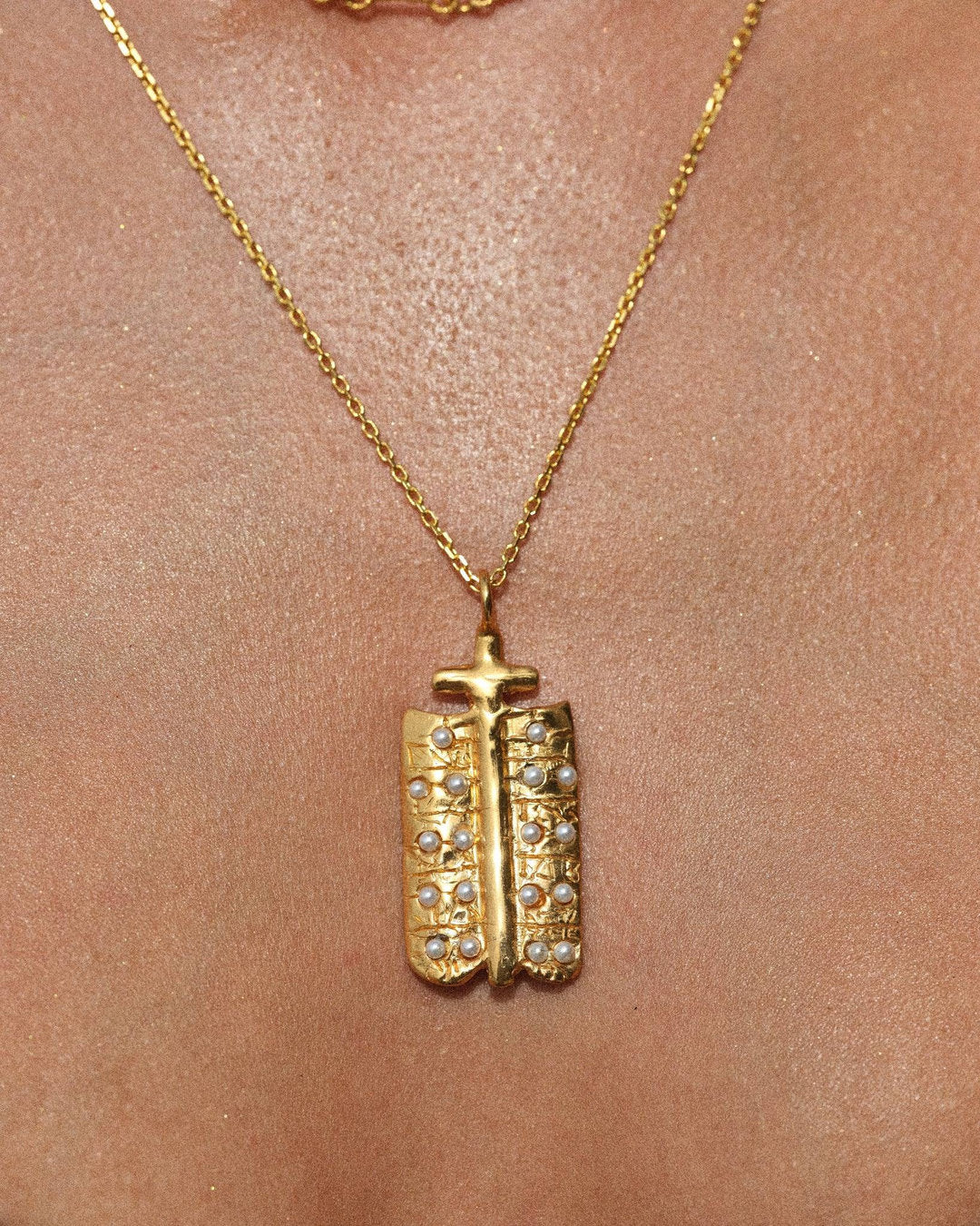 THE KESHI NECKLACE